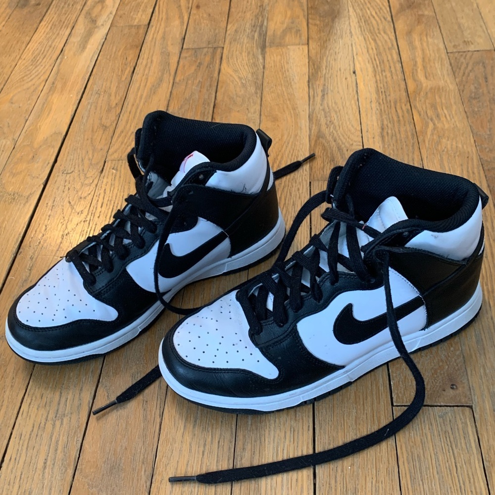 Nike Men's Black and White High-Top Sneakers